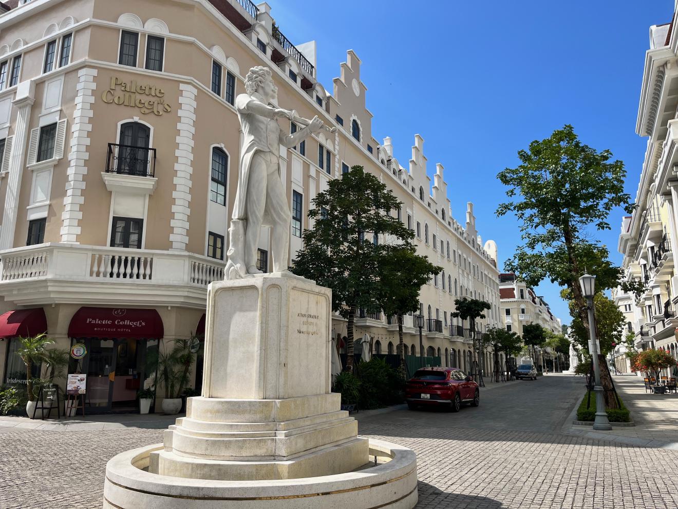 European streets in Ha Long